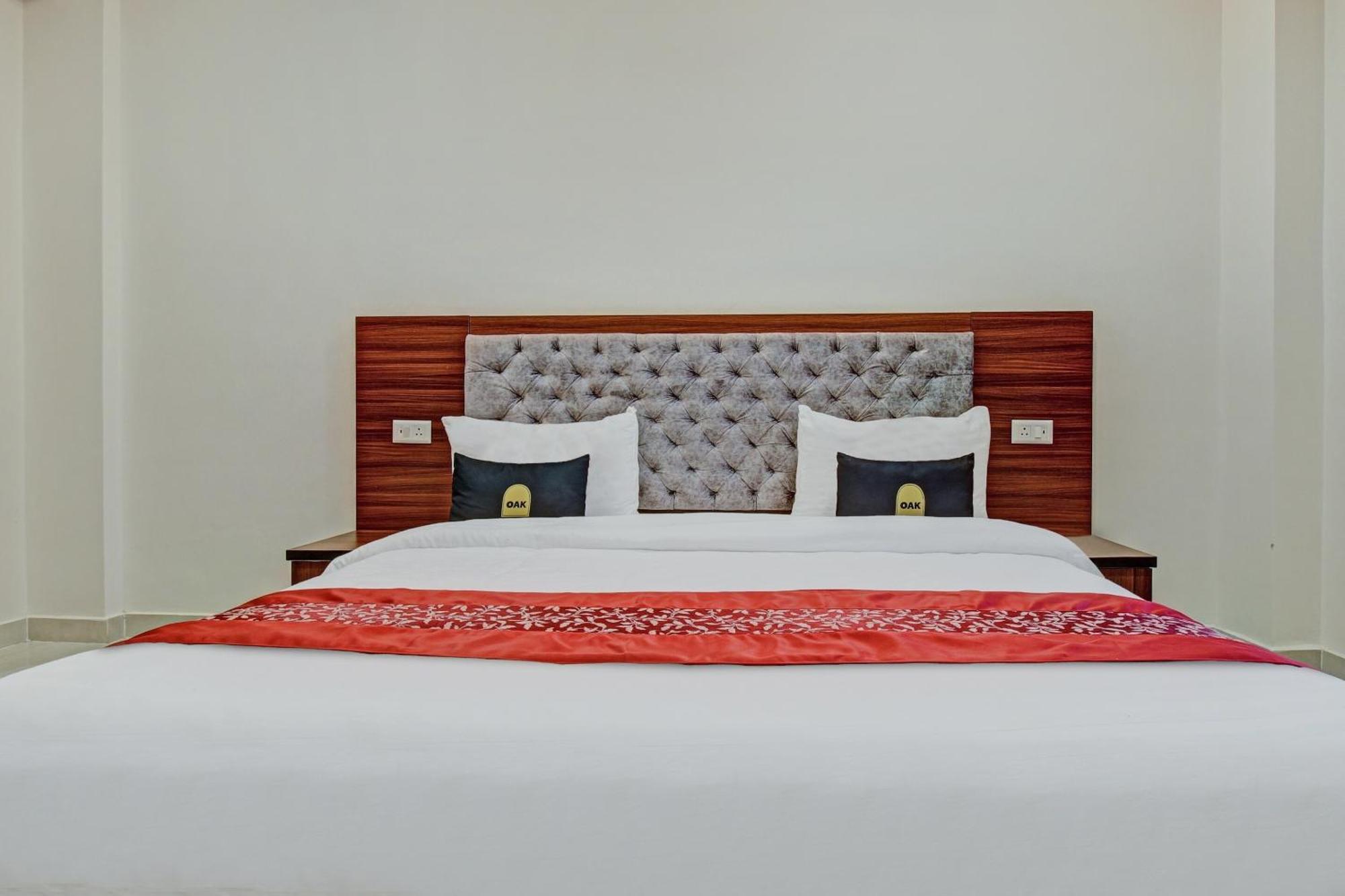 Townhouse Oak Vs Shivanya Lucknow Exterior foto